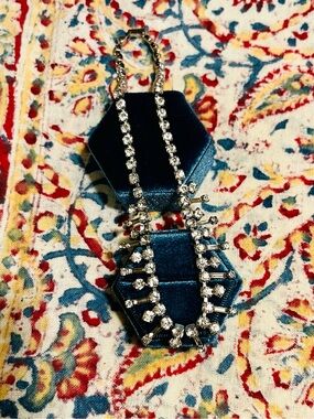 Vintage rhinestone necklace in perfect condition